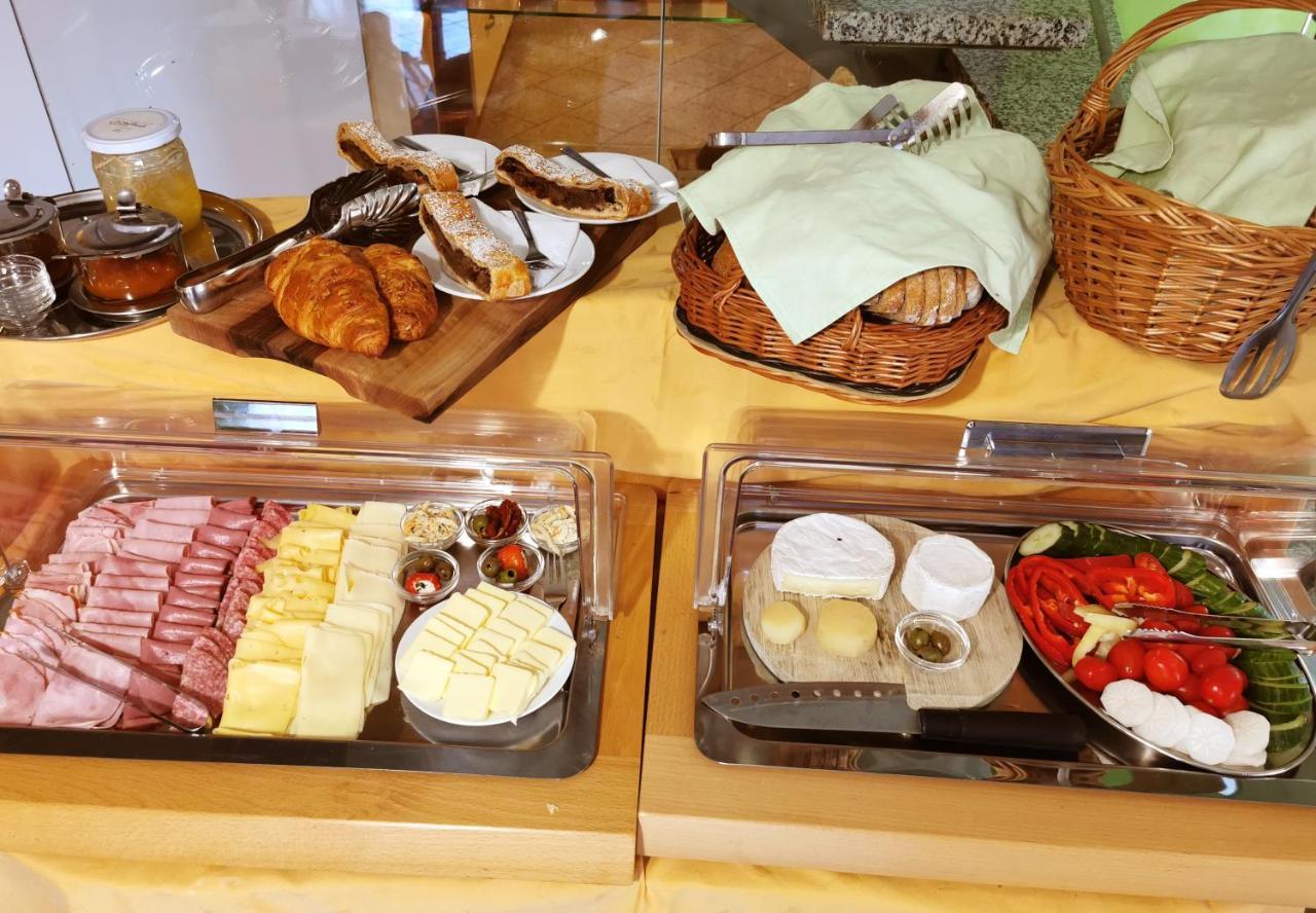 Rezidence Zvon Hotel Znojmo Luaran gambar