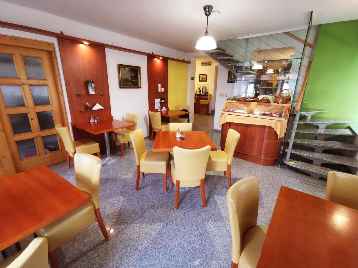 Rezidence Zvon Hotel Znojmo Luaran gambar