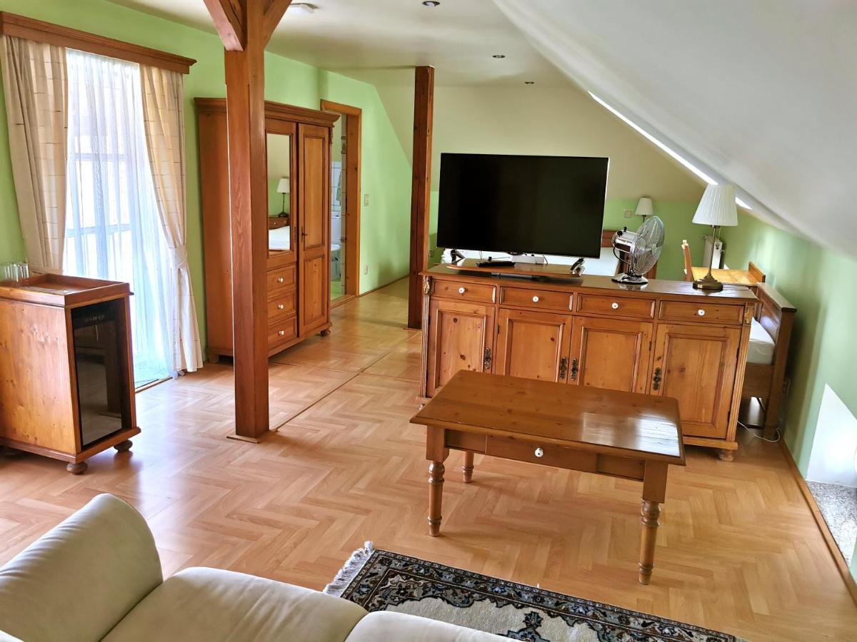 Rezidence Zvon Hotel Znojmo Luaran gambar